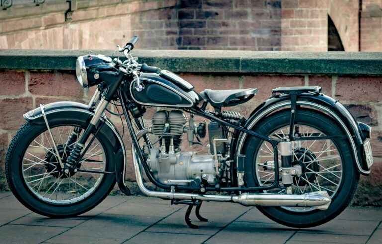 MOTORCYCL