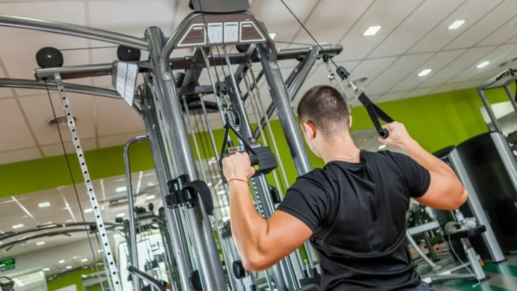 Lat Pulldown Machine