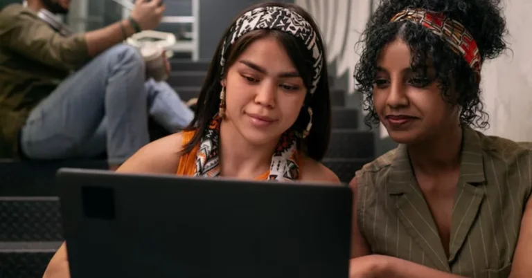 USAEnLinea.com is an online portal dedicated to providing culturally relevant, bilingual, and user-friendly content focused on everyday needs for Hispanic and Latino communities in the United States.