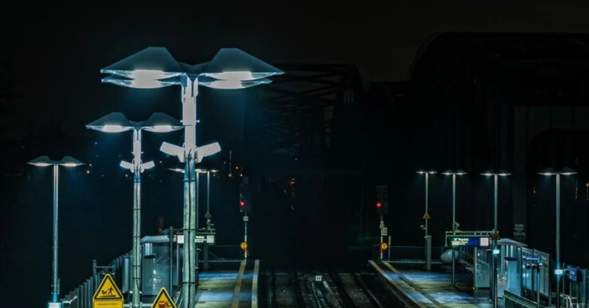 At its core, Propel Endeavor Pro Lighting is a modular, high-performance LED lighting system engineered for demanding professional use.