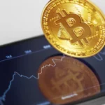 FintechZoom.com’s institutional analysis focuses on how Bitcoin price correlates with institutional inflows.