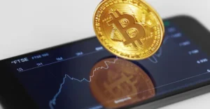 FintechZoom.com’s institutional analysis focuses on how Bitcoin price correlates with institutional inflows.