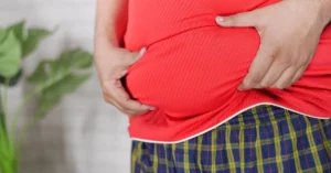 An apron belly, also known as a panniculus or pannus, is an overhanging flap of abdominal skin and fat that drapes down from the lower abdomen.