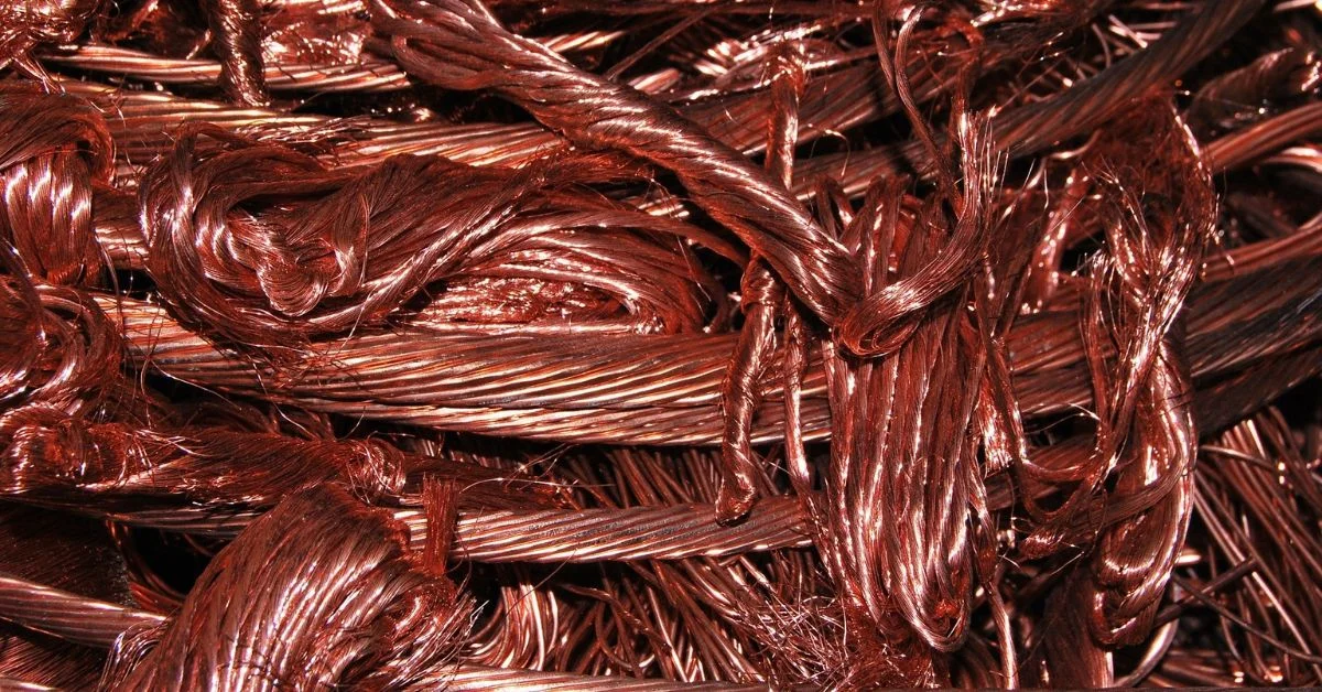 At the microscopic level, the key distinction between OCC and OFC lies in their crystal grain boundaries.
