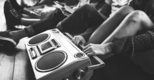 Heardle 90s is a spin-off of the original Heardle game, a daily music-based puzzle inspired by the viral success of Wordle.